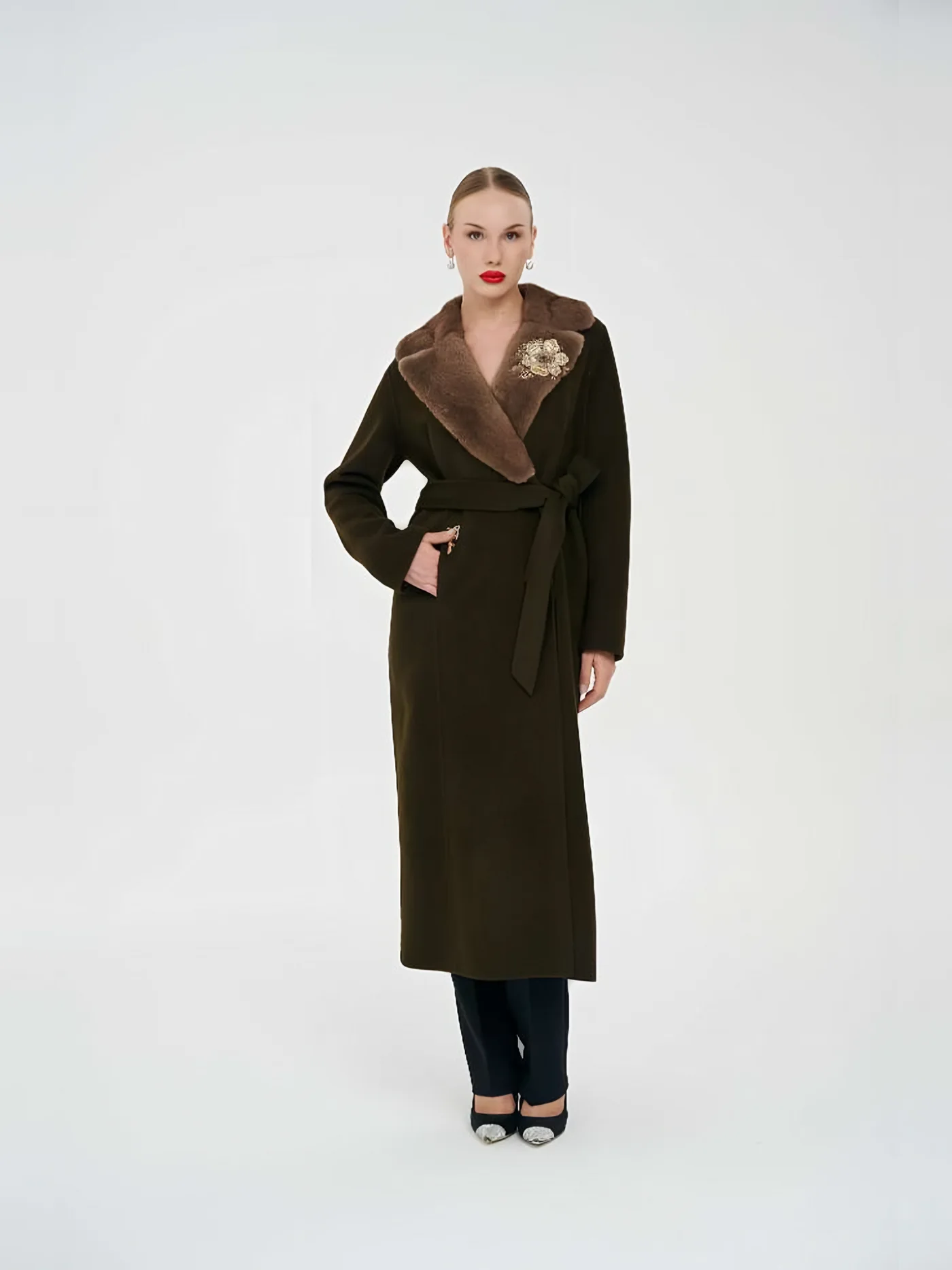 Fur Shawl-Collar Belted Overcoat — عارضة ترتدي · 1/2