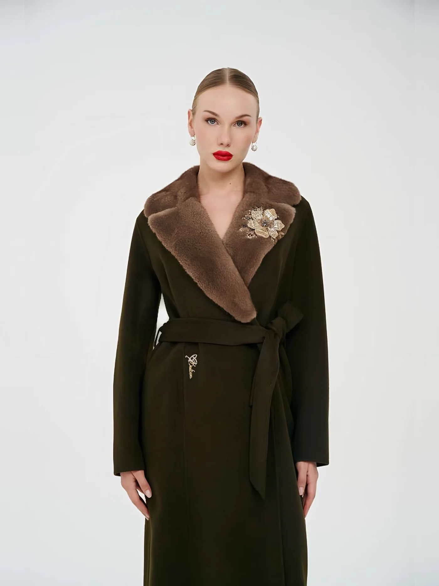 Fur Shawl-Collar Belted Overcoat — عارضة ترتدي · 2/2