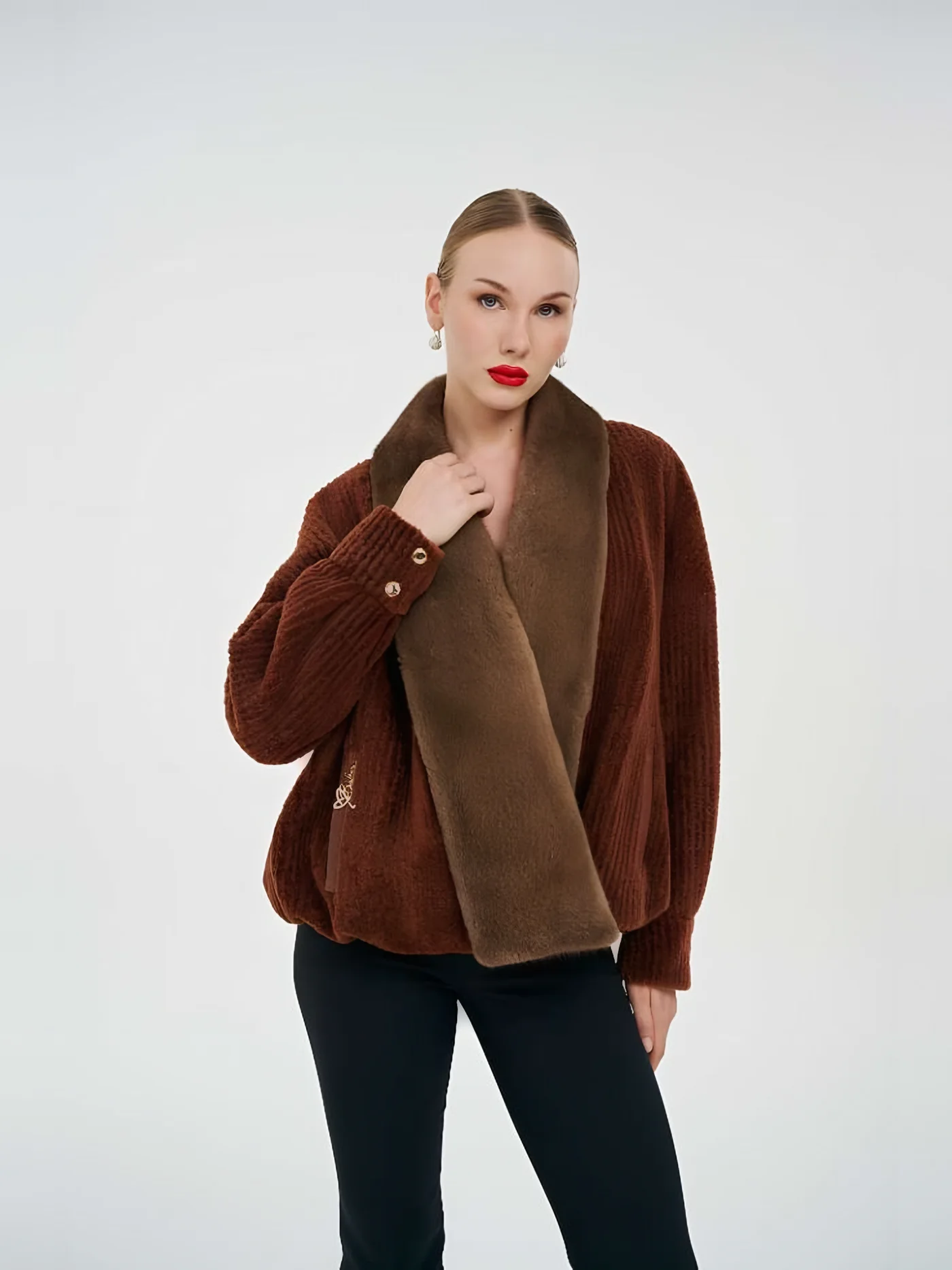 Fur Shawl-Collar Plush Jacket — عارضة ترتدي · 2/2