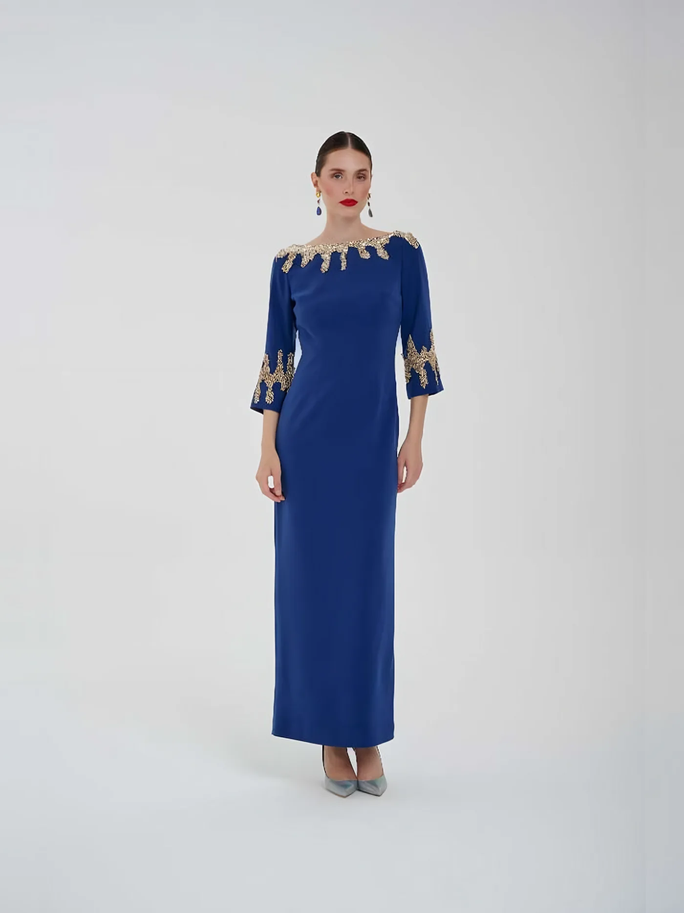 Altın Yakalı Saks Abiye — modelin üzerinde · 2/3