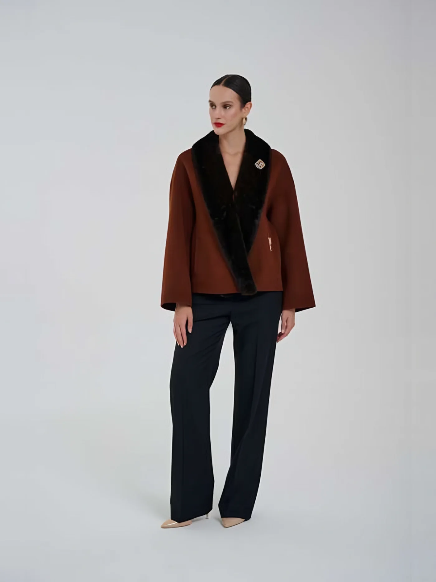 Fur-Collar Jacket with Brooch — عارضة ترتدي · 1/1