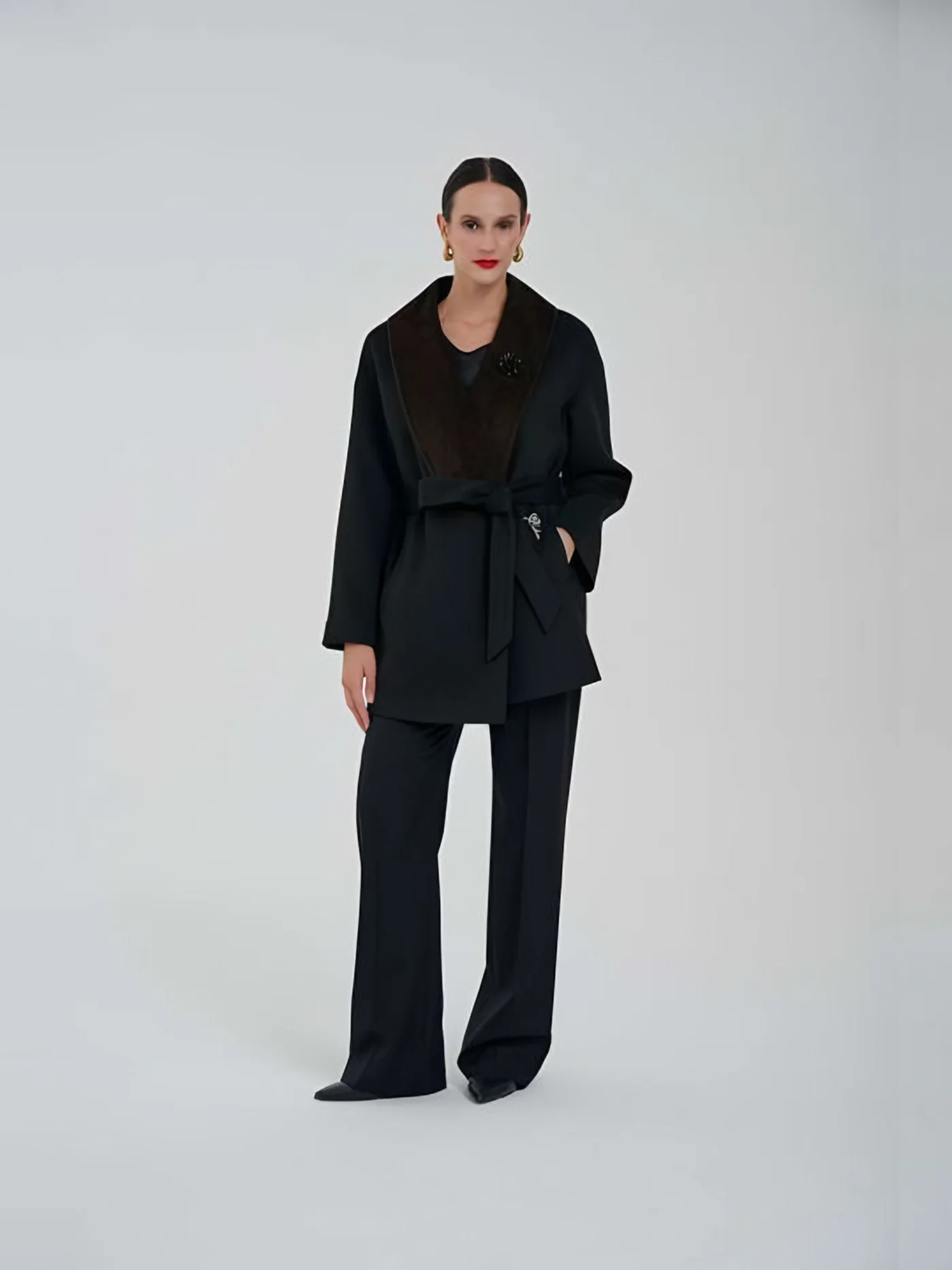 Fur-Collar Belted Jacket — 模特身着 · 1/1