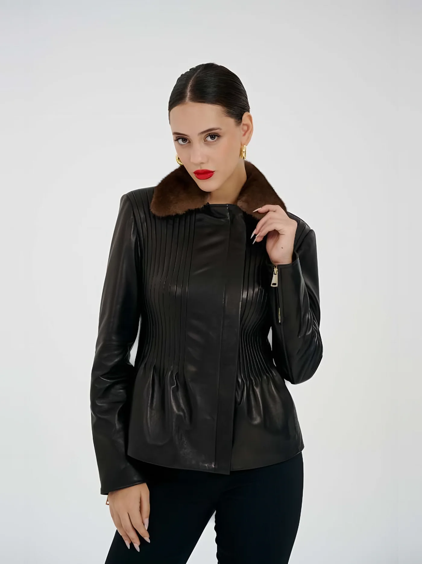 Fur-Collar Leather Jacket — عارضة ترتدي · 1/1