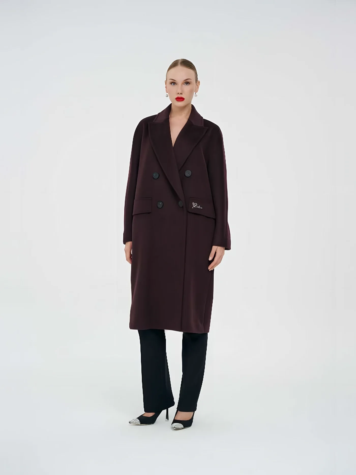 Double-Breasted Long Coat — عارضة ترتدي · 1/1