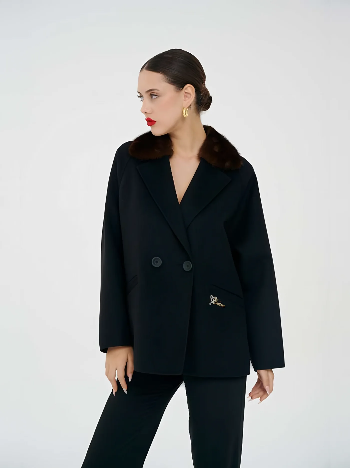 Fur-Collar Double-Breasted Short Coat — 模特身着 · 1/1