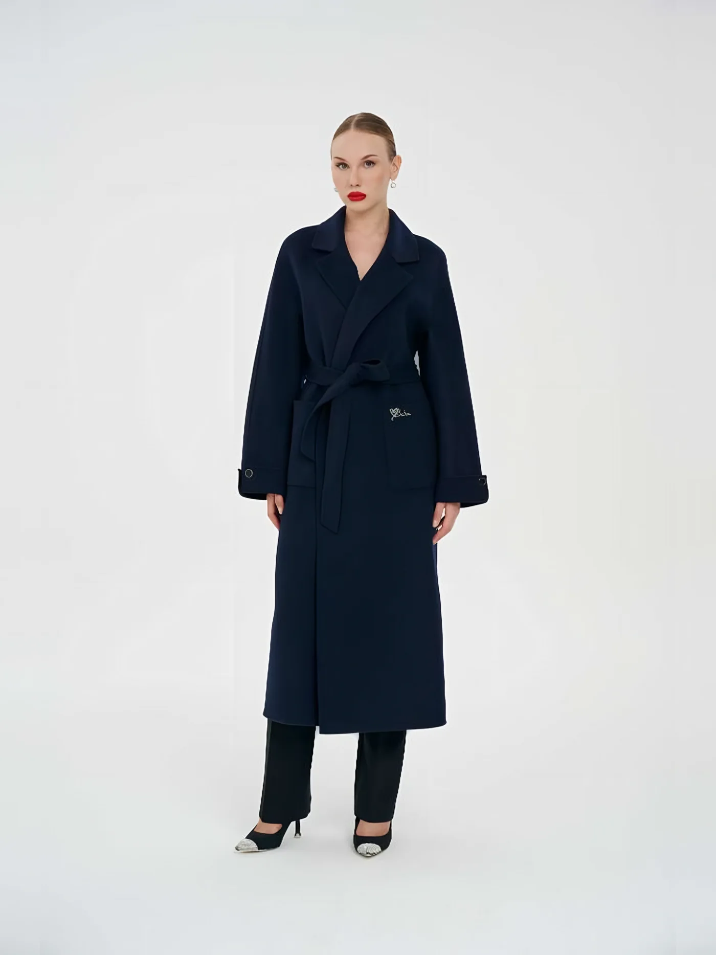 Belted Long Coat — عارضة ترتدي · 1/1