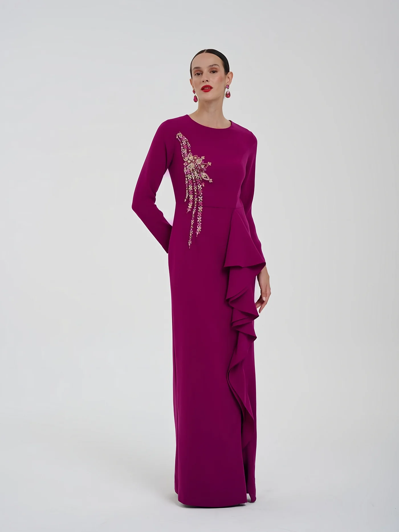 Volanlı İşlemeli Abiye — modelin üzerinde · 3/3